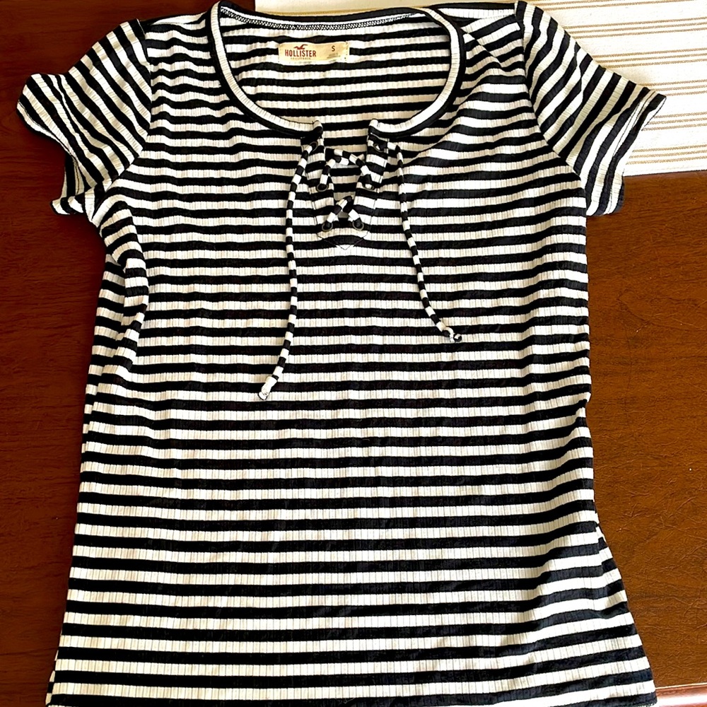 Amazing condition criss cross stripe top by Hollister